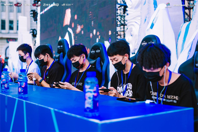 小将利用底 小将利用底